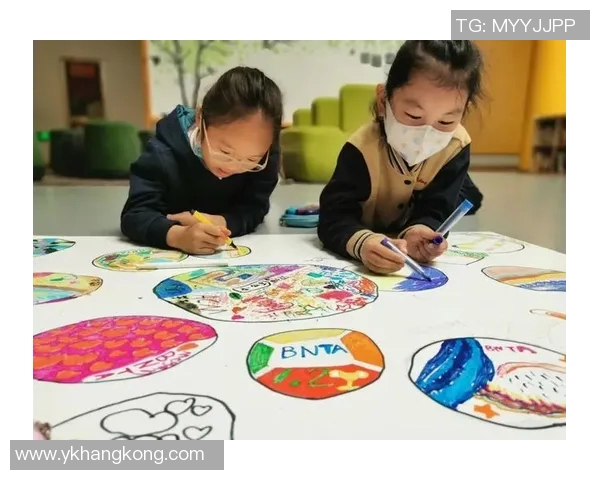 足球主题创意绘画在球场上描绘球星风采魅力之作 足球主题创意绘画在球场上描绘球星风采魅力之作