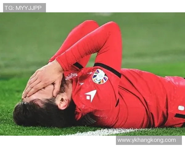 头像男球星聚焦绿茵赛场激情瞬间展现足球独特魅力