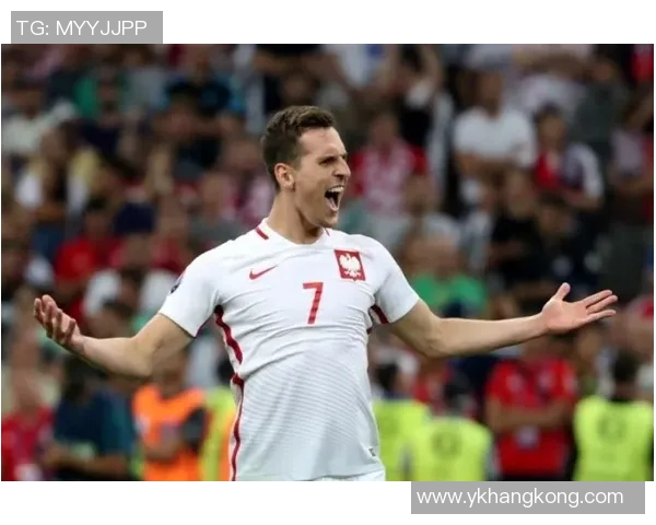 天下足球五大球星同框亮相 星光璀璨见证足球传奇荣耀时刻